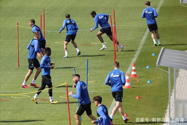 东契奇三双独行侠克奇才5连胜 火箭险胜尼克斯